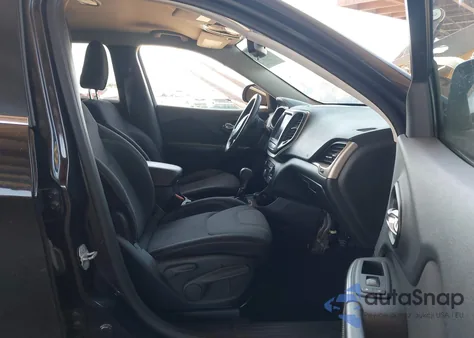 2015 Jeep Cherokee Latitude z USA, uszkodzony, nr VIN 1C4PJMCS1FW559577